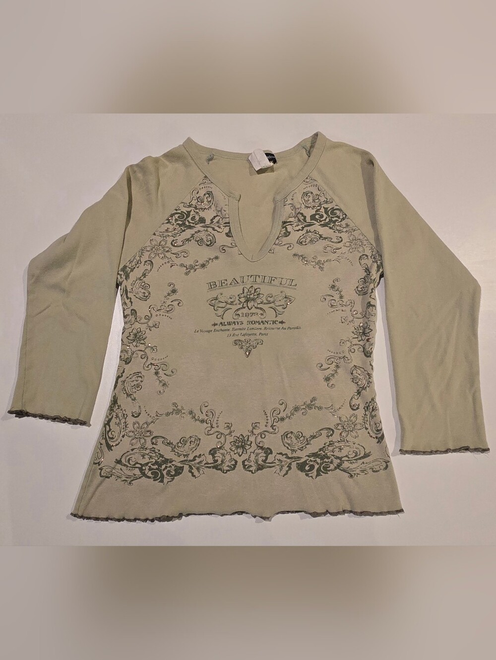 Eyeshadow Sage Green Floral Graphic Long-Sleeve Tee